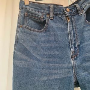 AMERICAN EAGLE MOM JEANS